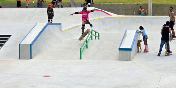 Macaé ganha parque de R$ 4,1 mi com lazer e pista de skate profissional Macaé ganha parque de R$ 4,1 mi com lazer e pista de skate profissional