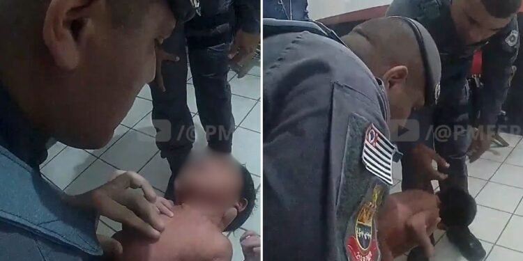 PM salva bebê de um mês engasgado com água no litoral de SP; VÍDEO PM salva bebê de um mês engasgado com água no litoral de SP; VÍDEO