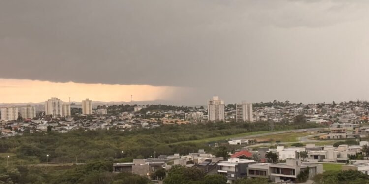 Vale do Paraíba tem previsão de temporais e queda nas temperaturas neste fim de semana; confira Vale do Paraíba tem previsão de temporais e queda nas temperaturas neste fim de semana; confira
