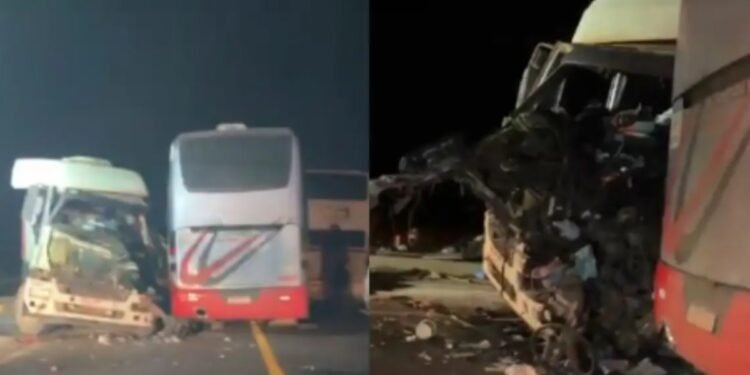 VÍDEO: Caminhão se envolve acidente com ônibus de estudantes na BR-163 em MT VÍDEO: Caminhão se envolve acidente com ônibus de estudantes na BR-163 em MT