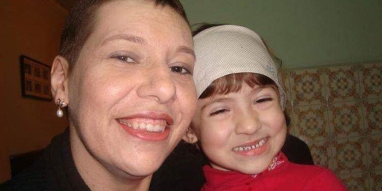 Professora vence o câncer de mama e passa a acolher outras pacientes com a doença: ‘Há vida após o câncer’ Professora vence o câncer de mama e passa a acolher outras pacientes com a doença: ‘Há vida após o câncer’