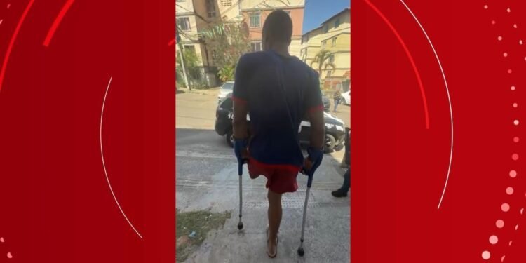 Pessoa com deficiência e mulher estão entre presos durante ação contra suspeitos por roubos a ônibus em Salvador Pessoa com deficiência e mulher estão entre presos durante ação contra suspeitos por roubos a ônibus em Salvador