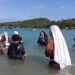 Descanso abençoado: freiras tiram férias em praias de Búzios com surfe,  caiaque e hábito religioso