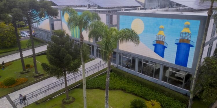 Prefeitura de Curitiba PSS com 243 vagas e salários de até R$ 14 mil; veja como se inscrever Prefeitura de Curitiba PSS com 243 vagas e salários de até R$ 14 mil; veja como se inscrever