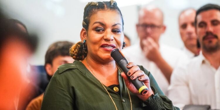 ‘Cultura é pujante, vibrante e forte’, afirma Lilian Cardoso, que comandará área no futuro governo Zucco ‘Cultura é pujante, vibrante e forte’, afirma Lilian Cardoso, que comandará área no futuro governo Zucco