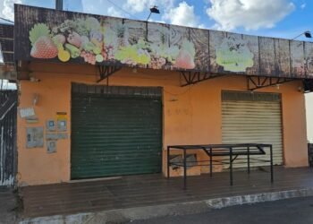 Família afirma que deixou ar-condicionado ligado em carro onde menino de 2 anos morreu, diz polícia Família afirma que deixou ar-condicionado ligado em carro onde menino de 2 anos morreu, diz polícia