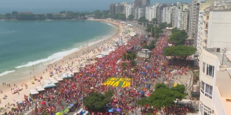 Flávio e Lula reúnem multidões em Belo Horizonte, Rio e São Paulo nos últimos atos de campanha antes do 2º turno da eleição Flávio e Lula reúnem multidões em Belo Horizonte, Rio e São Paulo nos últimos atos de campanha antes do 2º turno da eleição