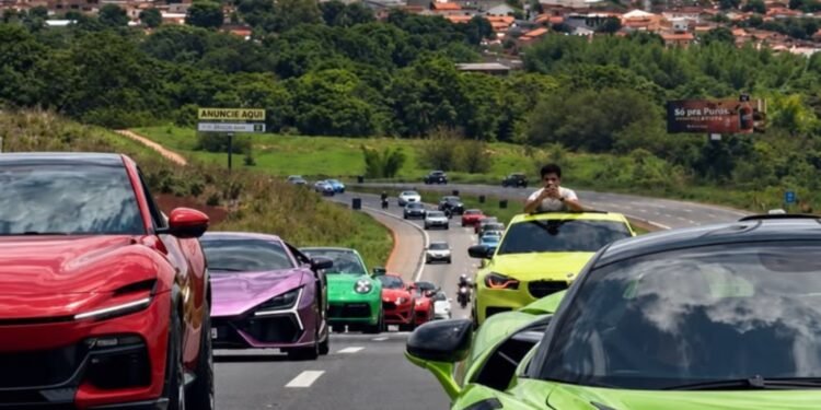 Carros de luxo formam fila e impressionam em Goiânia; vídeo