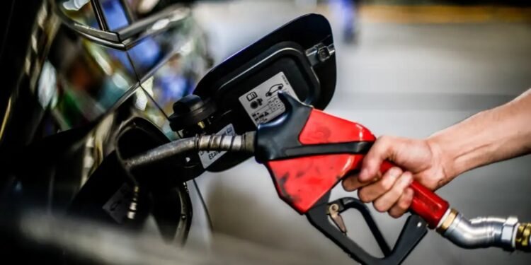 Preço do diesel dispara 6,67% e chega a R$ 7,20 por litro no Brasil, aponta pesquisa Preço do diesel dispara 6,67% e chega a R$ 7,20 por litro no Brasil, aponta pesquisa