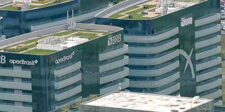 Governo do DF diz que R$ 120 milhões transferidos da Saúde para BRB foi para pagar servidores Governo do DF diz que R$ 120 milhões transferidos da Saúde para BRB foi para pagar servidores