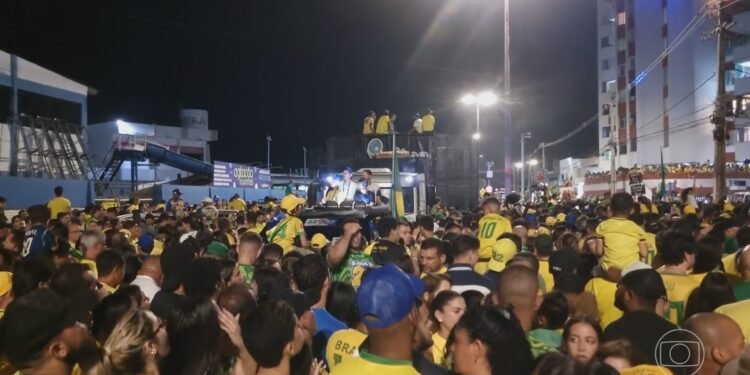 Flávio Bolsonaro, candidato do PL à Presidência, se reúne com cantores sertanejos em Goiás Flávio Bolsonaro, candidato do PL à Presidência, se reúne com cantores sertanejos em Goiás