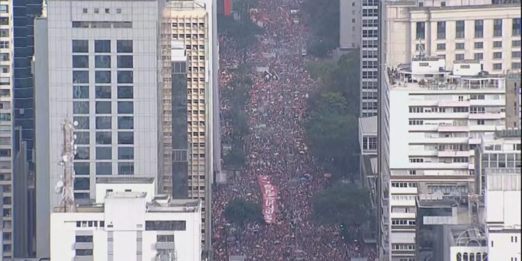 Lula, candidato à reeleição pelo PT, encerra campanha com atos no Rio de Janeiro e São Paulo