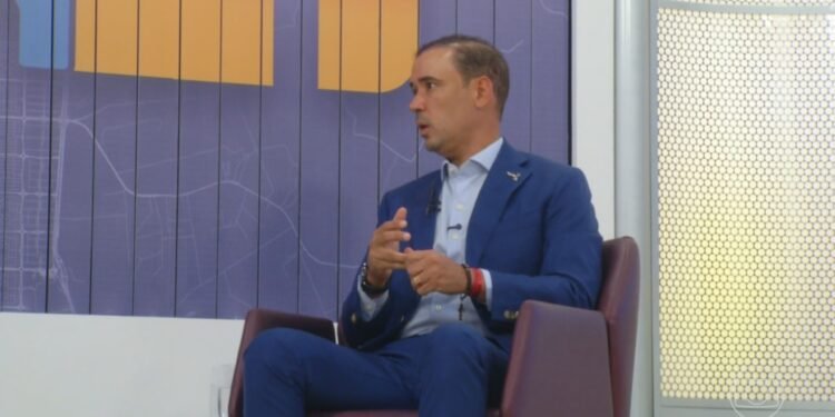 Vicentinho Junior, do PSDB, é eleito governador do TO Vicentinho Junior, do PSDB, é eleito governador do TO