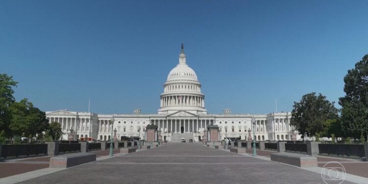 Democratas querem aproveitar desgaste de Trump para conseguir maioria na Câmara e no Senado