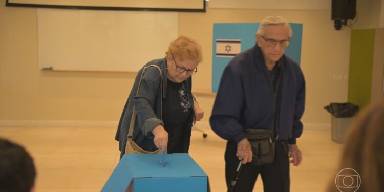 Em eleição acirrada, Israel vai às urnas pela primeira vez desde os ataques do Hamas há 3 anos Em eleição acirrada, Israel vai às urnas pela primeira vez desde os ataques do Hamas há 3 anos
