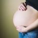 Mulher que foi barriga solidária do irmão deve receber salário-maternidade, decide Justiça no RS Mulher que foi barriga solidária do irmão deve receber salário-maternidade, decide Justiça no RS
