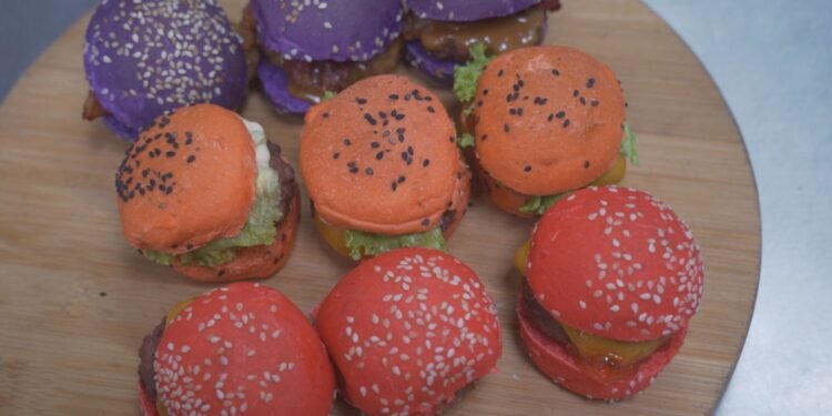 Sabor de Casa: aprenda a fazer mini-hambúrgueres de Halloween com combinações inusitadas