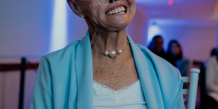 Mulher com síndrome genética rara já teve 73 cânceres de pele e espera cirurgia para reconstruir o nariz Mulher com síndrome genética rara já teve 73 cânceres de pele e espera cirurgia para reconstruir o nariz