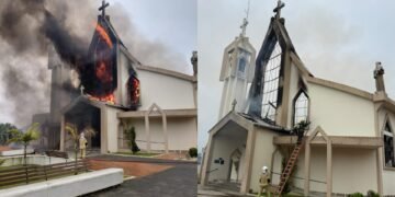 VÍDEO: Igreja pega fogo depois da missa e tem estrutura danificada no Sul de SC