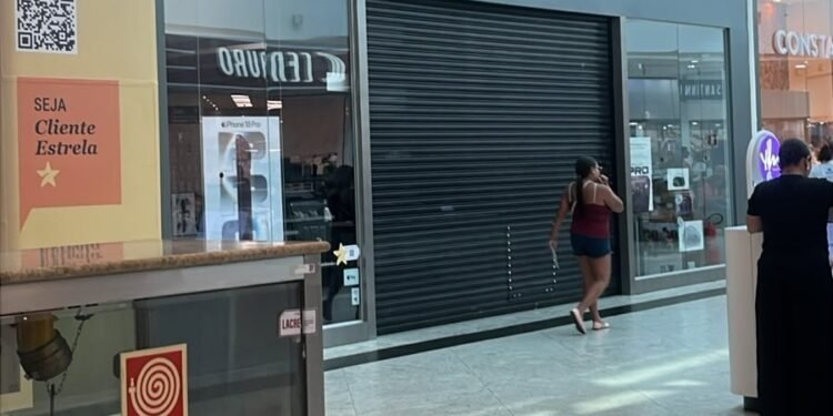 Homens armados assaltam loja de celular dentro de shopping em Belém