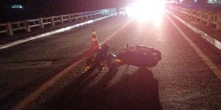 Motociclista bate em meio-fio, cai na pista e fica ferido na Via Dutra, em Itatiaia Motociclista bate em meio-fio, cai na pista e fica ferido na Via Dutra, em Itatiaia