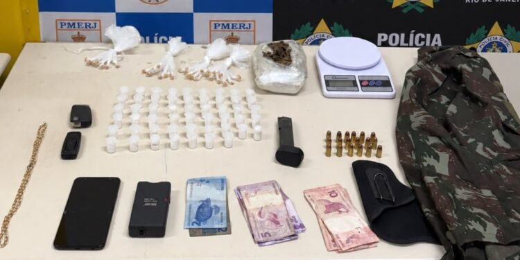 Chefe do tráfico é preso com carro de luxo e drogas em Barra Mansa