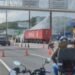 Caminhão pega fogo e interdita faixa da Ponte Rio-Niterói Caminhão pega fogo e interdita faixa da Ponte Rio-Niterói