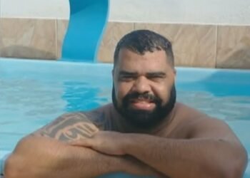 Testemunha diz que homem morto em ataque em Manguinhos estava com filho de 2 anos no colo: ‘Tentou proteger’ Testemunha diz que homem morto em ataque em Manguinhos estava com filho de 2 anos no colo: ‘Tentou proteger’