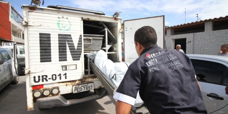 Em 4 anos, 418 pessoas foram mortas em intervenções policiais em PE, diz MP; 70% das vítimas eram pretas ou pardas Em 4 anos, 418 pessoas foram mortas em intervenções policiais em PE, diz MP; 70% das vítimas eram pretas ou pardas