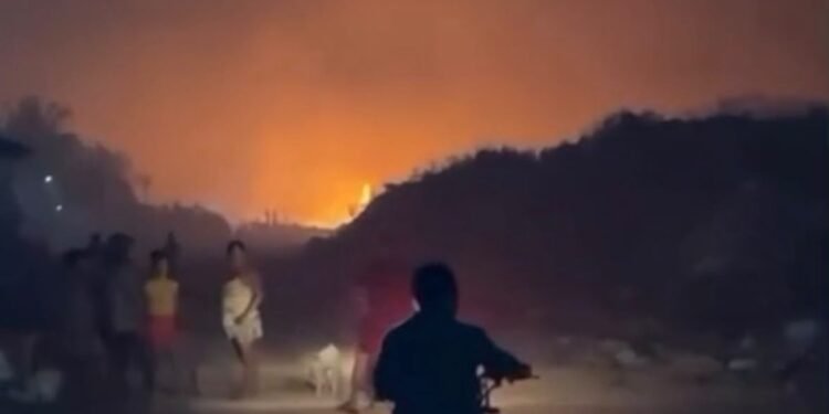 Moradores denunciam incêndio em lixão de Manacapuru e cobram solução: ‘Fumaça invade casas e comércios’ Moradores denunciam incêndio em lixão de Manacapuru e cobram solução: ‘Fumaça invade casas e comércios’