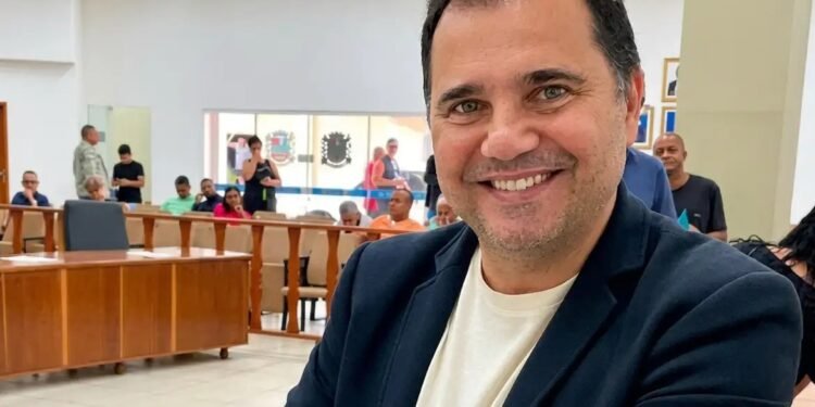 Governador manda afastar PMs envolvidos em morte de político na Avenida Brasil