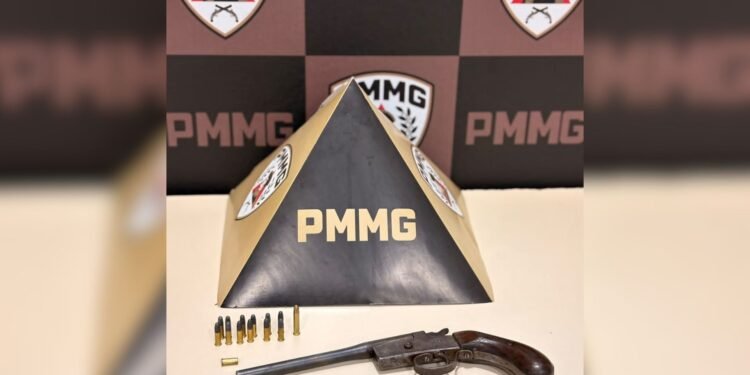 Homem é morto com tiro de garrucha no peito no interior de MG Homem é morto com tiro de garrucha no peito no interior de MG