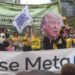 Manifestantes protestam em frente à sede da Meta em SP contra suposta interferência nas eleições Manifestantes protestam em frente à sede da Meta em SP contra suposta interferência nas eleições