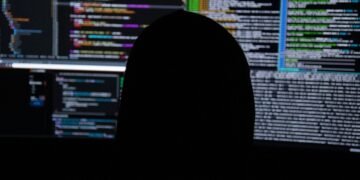 Jovem na China usou agente de IA em ataques a bancos da Coreia do Sul, diz CrowdStrike
