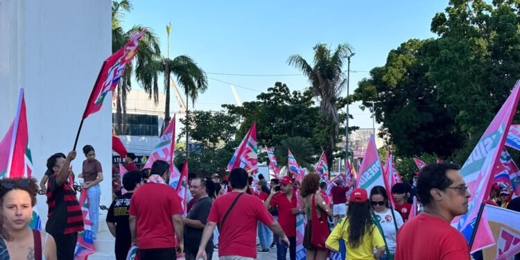 Apoiadores de Lula fazem ato às vésperas do 2º turno em Rio Branco Apoiadores de Lula fazem ato às vésperas do 2º turno em Rio Branco