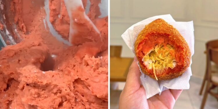 VÍDEO: funcionário confunde ingredientes, ‘tinge’ coxinha de rosa e confeitaria viraliza na internet VÍDEO: funcionário confunde ingredientes, ‘tinge’ coxinha de rosa e confeitaria viraliza na internet