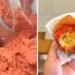 VÍDEO: funcionário confunde ingredientes, ‘tinge’ coxinha de rosa e confeitaria viraliza na internet VÍDEO: funcionário confunde ingredientes, ‘tinge’ coxinha de rosa e confeitaria viraliza na internet