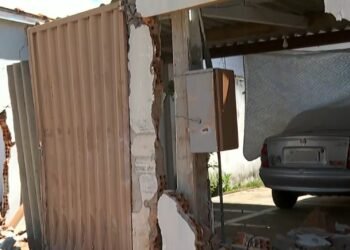 ‘Perdi o chão’ diz proprietária de casa que foi atingida por caminhonete em Franca, SP