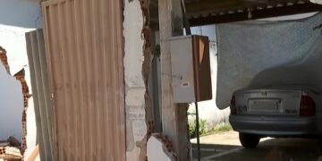 ‘Perdi o chão’ diz proprietária de casa que foi atingida por caminhonete em Franca, SP