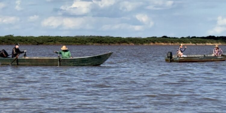 Pescadores se mobilizam na busca por jovens desaparecidos no Rio Grande, no interior de SP: ‘Pessoal fica comovido’ Pescadores se mobilizam na busca por jovens desaparecidos no Rio Grande, no interior de SP: ‘Pessoal fica comovido’