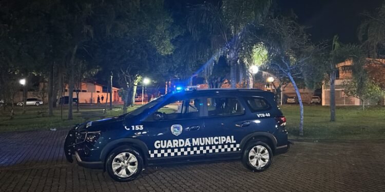 Briga entre irmãos por causa de ex-mulher termina com amigo ferido a tijoladas e dupla presa