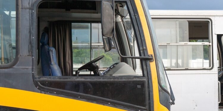 DPU pede à Justiça que oito cidades do CE com alta abstenção de votos no 1º turno ofertem transporte gratuito a eleitores no 2º turno