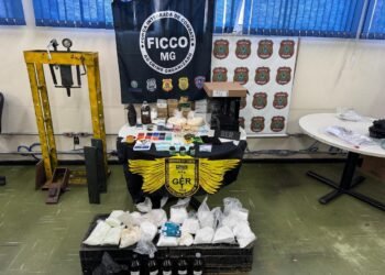 Operação da PF prende 4 suspeitos de integrar facção e distribuir drogas em Juiz de Fora
