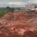 Voçoroca gigante avança em direção à BR-040 e obra interdita marginal