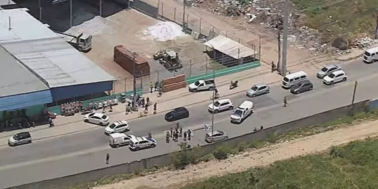 Acidente entre duas motos deixa pessoa morta e outra ferida na PE-22, no Grande Recife Acidente entre duas motos deixa pessoa morta e outra ferida na PE-22, no Grande Recife