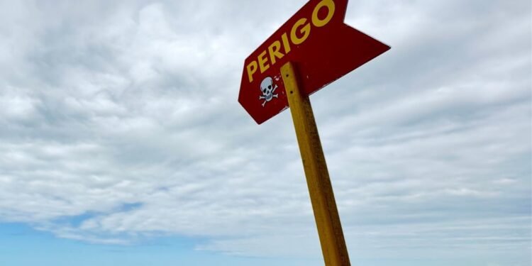 Guarda-vidas salvam banhistas de afogamentos no litoral de SP no fim de semana; veja balanço Guarda-vidas salvam banhistas de afogamentos no litoral de SP no fim de semana; veja balanço