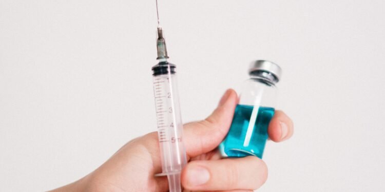 Estudo no Brasil testa tratamento injetável inédito contra HIV a cada 4 meses; ativista recebeu primeiras doses no país Estudo no Brasil testa tratamento injetável inédito contra HIV a cada 4 meses; ativista recebeu primeiras doses no país