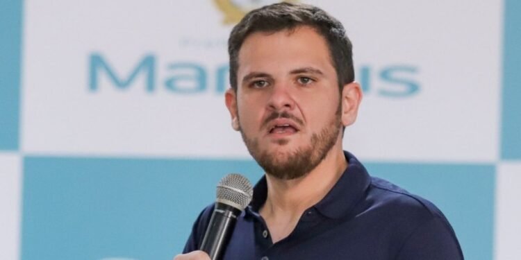 ‘Manaus precisa de socorro’: prefeito faz apelo por ajuda após fumaça atingir níveis perigosos na cidade