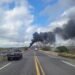 Carreta com biodiesel tomba e pega fogo na divisa entre a Bahia e Sergipe