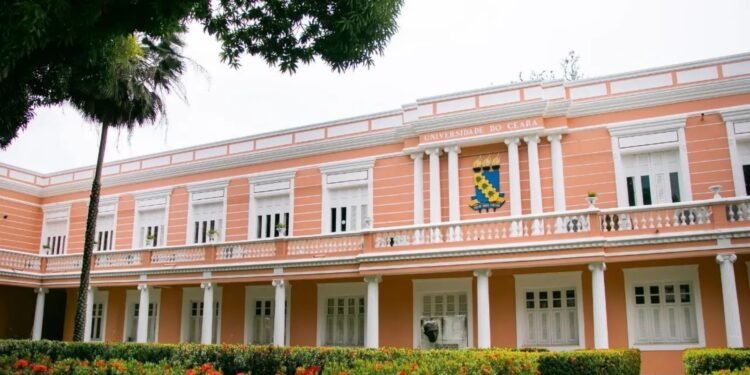UFC lança concurso para professor efetivo em Fortaleza com salário de R$ 6,3 mil